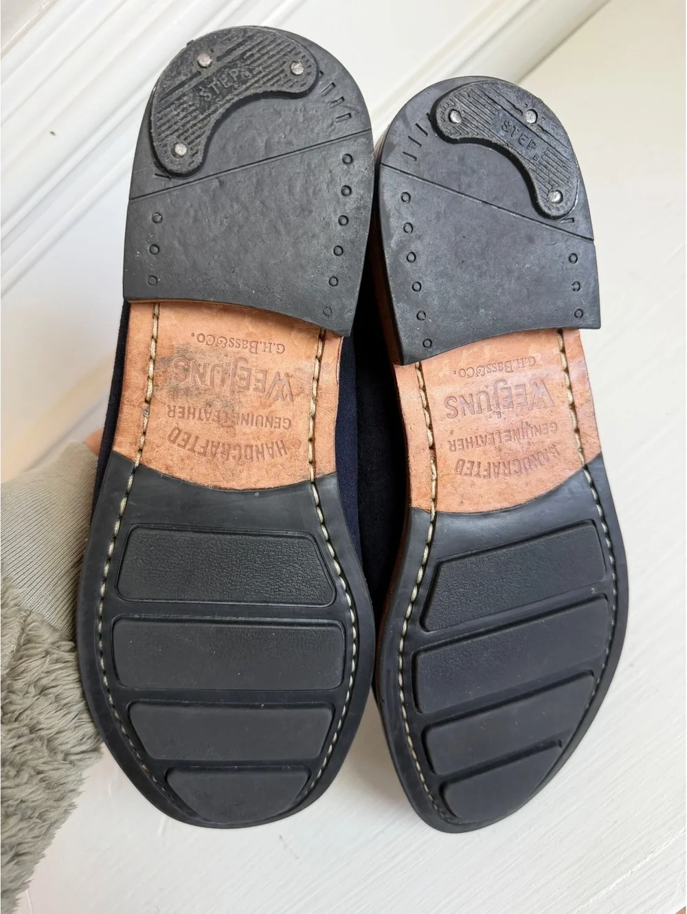 G.H. Bass Weejuns Suede Penny Loafers Navy Blue Tan Trim Men’s Size 8.5